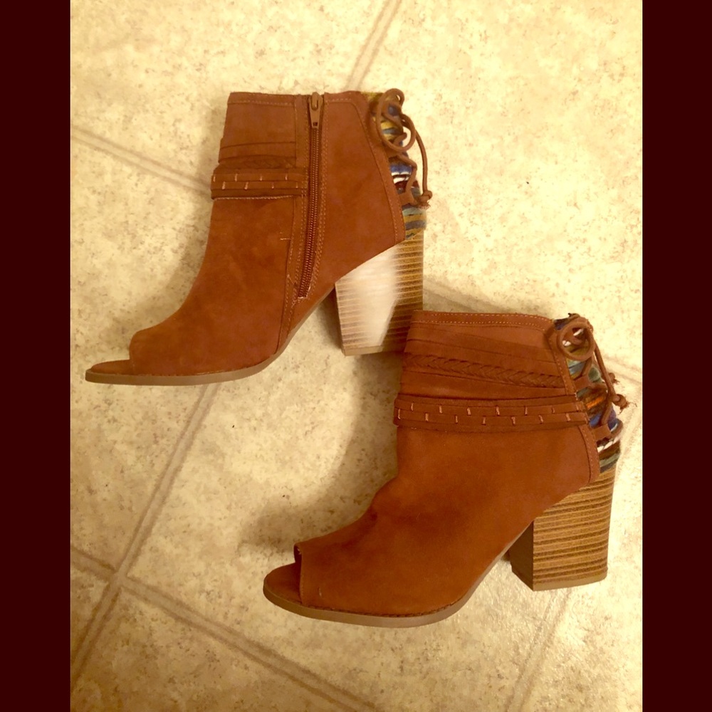 NWOT Peep Toe Ankle Bootie